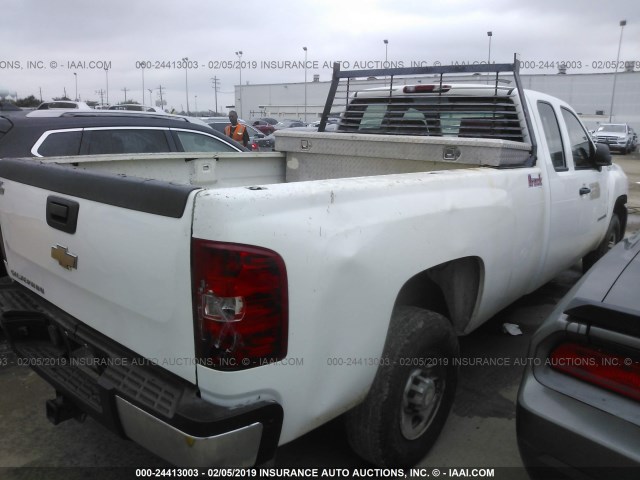 1GCHC29K08E207027 - 2008 CHEVROLET SILVERADO C2500 HEAVY DUTY WHITE photo 4