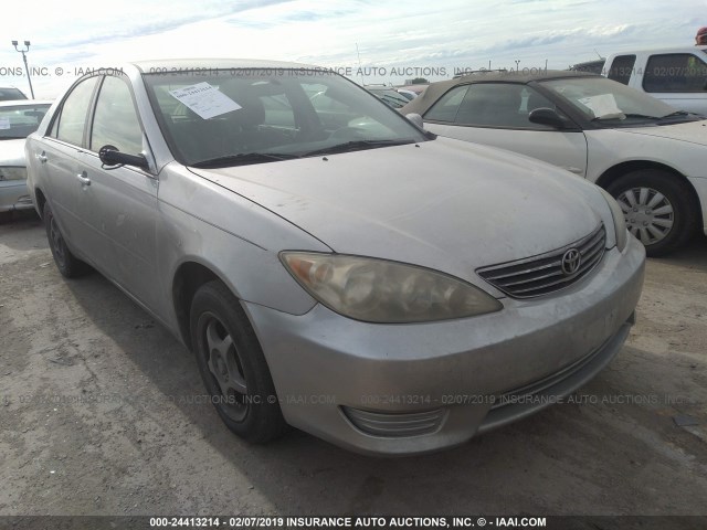 4T1BE32K75U043224 - 2005 TOYOTA CAMRY LE/XLE/SE SILVER photo 1