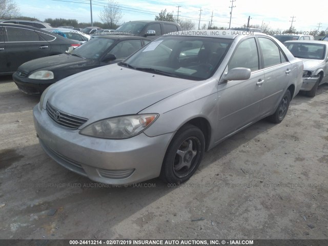 4T1BE32K75U043224 - 2005 TOYOTA CAMRY LE/XLE/SE SILVER photo 2