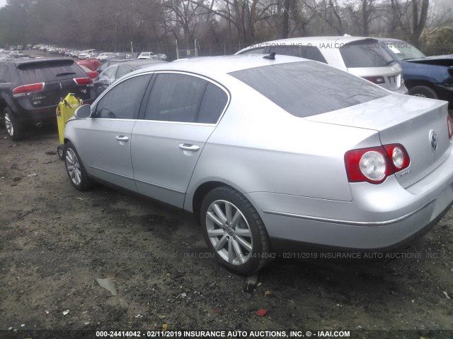 WVWJK7AN8AE064213 - 2010 VOLKSWAGEN PASSAT KOMFORT SILVER photo 3