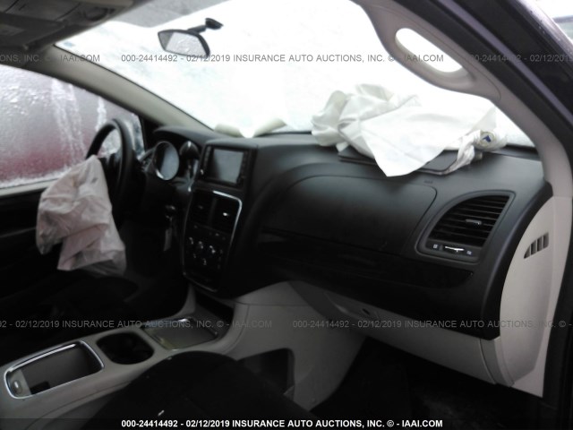 2C4RDGCG2DR796131 - 2013 DODGE GRAND CARAVAN SXT GRAY photo 5