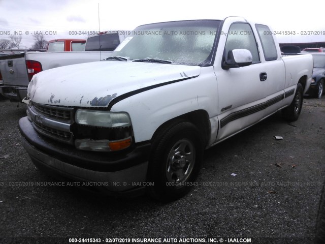 2GCEC19V921422826 - 2002 CHEVROLET SILVERADO C1500 WHITE photo 2