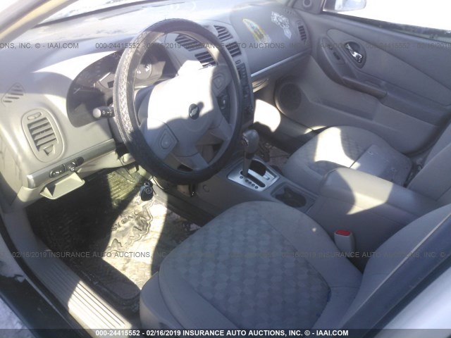 1G1ZT54855F216547 - 2005 CHEVROLET MALIBU LS WHITE photo 5