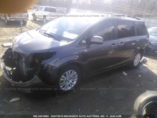 5TDYK3DCXCS253895 - 2012 TOYOTA SIENNA XLE/LIMITED SILVER photo 2