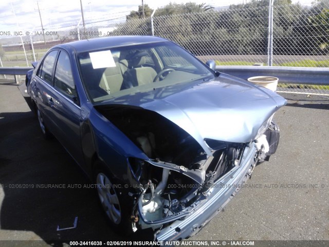 JTDBE32K040272600 - 2004 TOYOTA CAMRY LE/XLE BLUE photo 1