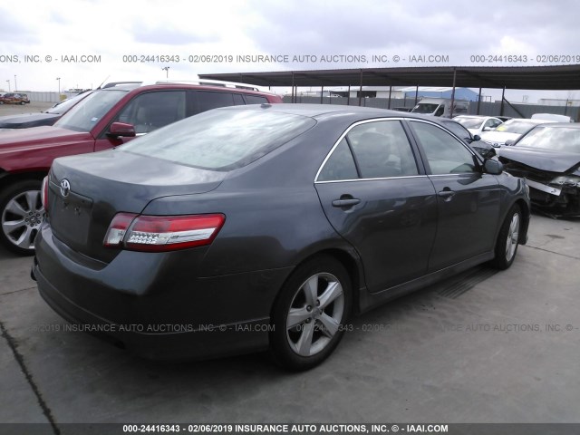 4T1BF3EK5BU614939 - 2011 TOYOTA CAMRY SE/LE/XLE 灰色 照片 4