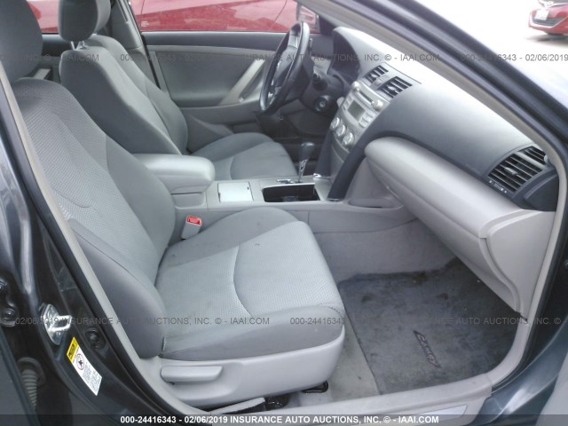 4T1BF3EK5BU614939 - 2011 TOYOTA CAMRY SE/LE/XLE 灰色 照片 5