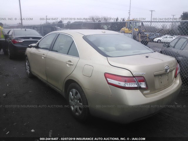 4T1BF3EK7BU636036 - 2011 TOYOTA CAMRY SE/LE/XLE ოქროსფერი ფოტო 3