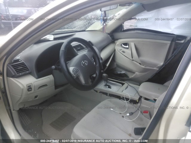 4T1BF3EK7BU636036 - 2011 TOYOTA CAMRY SE/LE/XLE ოქროსფერი ფოტო 5