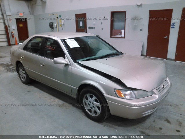 JT2BF28K4X0220141 - 1999 TOYOTA CAMRY LE/XLE GOLD photo 1