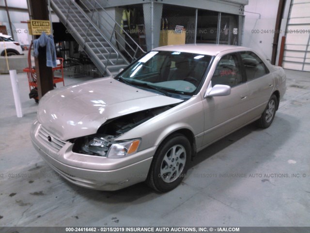 JT2BF28K4X0220141 - 1999 TOYOTA CAMRY LE/XLE GOLD photo 2
