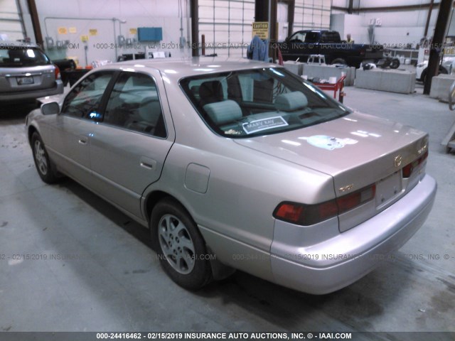JT2BF28K4X0220141 - 1999 TOYOTA CAMRY LE/XLE GOLD photo 3