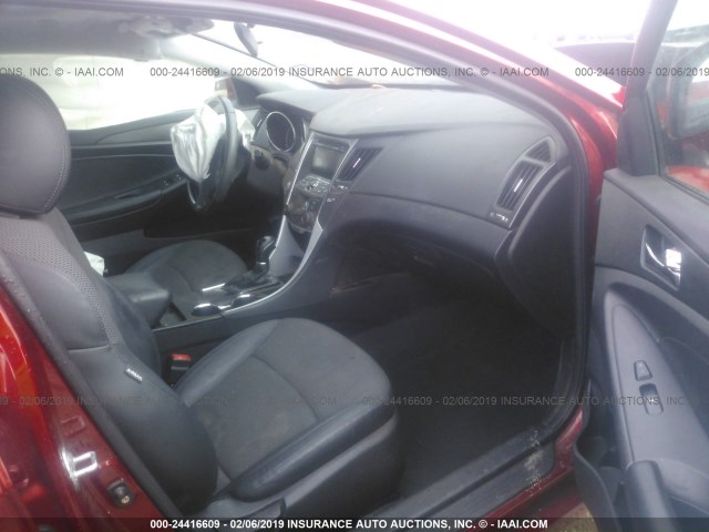 5NPEC4AC1BH246204 - 2011 HYUNDAI SONATA SE/LIMITED RED photo 5