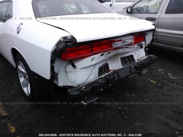 2C3CDYAGXDH718687 - 2013 DODGE CHALLENGER SXT WHITE photo 6