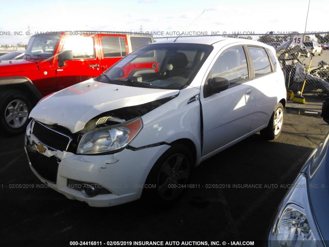 KL1TG6DE5BB171455 - 2011 CHEVROLET AVEO LT WHITE photo 2