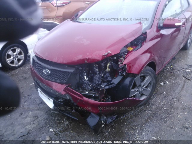 KNAFU6A26A5308132 - 2010 KIA FORTE EX RED photo 6