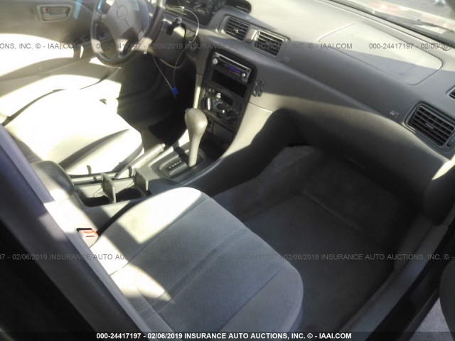 JT2BG22KXX0277322 - 1999 TOYOTA CAMRY LE/XLE GRAY photo 5