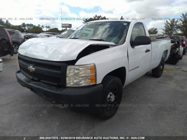 1GCEC14C68Z167347 - 2008 CHEVROLET SILVERADO C1500 WHITE photo 2