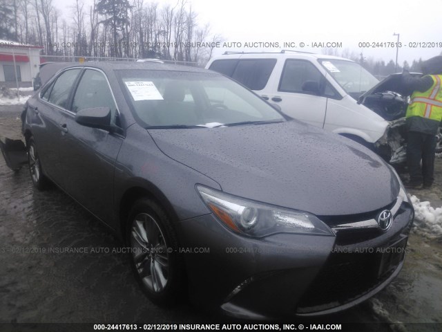 4T1BF1FK4FU943558 - 2015 TOYOTA CAMRY LE/XLE/SE/XSE GRAY photo 1
