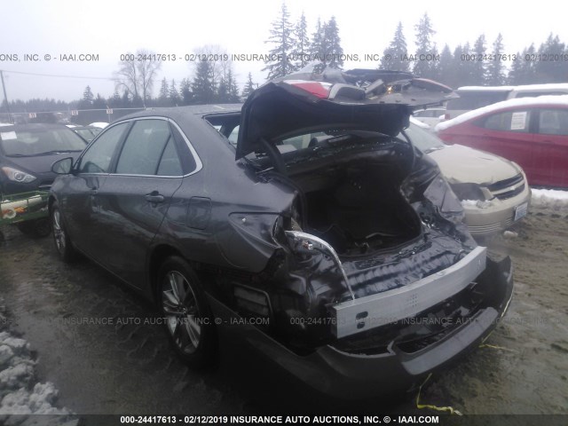 4T1BF1FK4FU943558 - 2015 TOYOTA CAMRY LE/XLE/SE/XSE GRAY photo 3