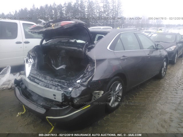 4T1BF1FK4FU943558 - 2015 TOYOTA CAMRY LE/XLE/SE/XSE GRAY photo 4