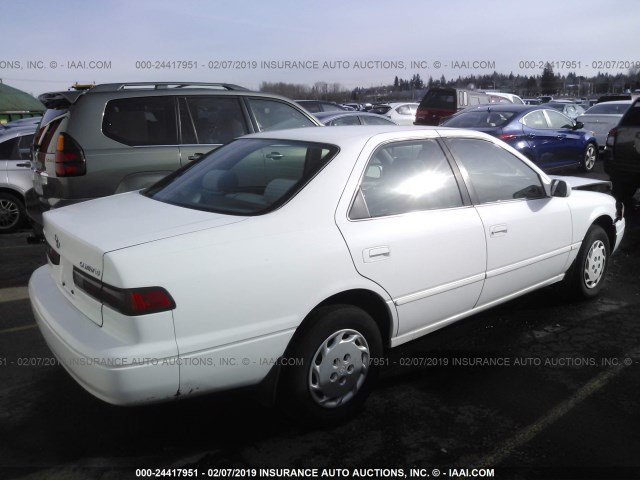 JT2BG22K8W0144346 - 1998 TOYOTA CAMRY CE/LE/XLE WHITE photo 4