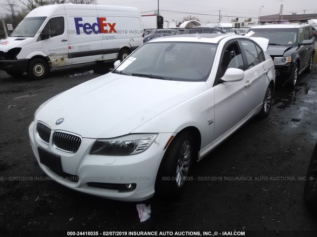 WBAPK53519A599511 - 2009 BMW 328 XI SULEV WHITE photo 2