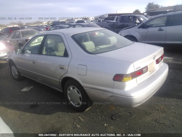 4T1BG22K0WU323282 - 1998 TOYOTA CAMRY CE/LE/XLE Champagne photo 3