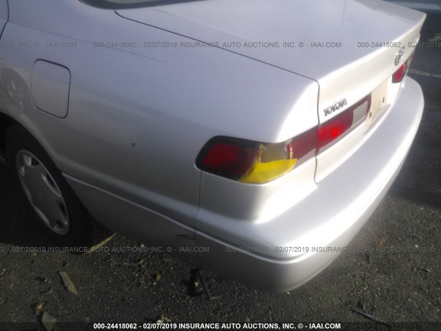 4T1BG22K0WU323282 - 1998 TOYOTA CAMRY CE/LE/XLE Champagne photo 6