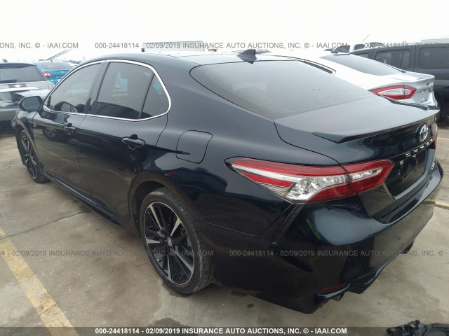 4T1BZ1HK9JU505499 - 2018 TOYOTA CAMRY XSE/XLE Tünd mavi foto 3