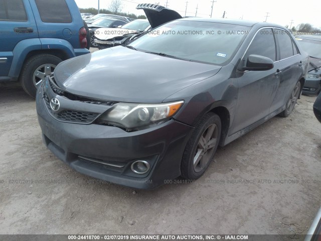 4T1BF1FK4CU046266 - 2012 TOYOTA CAMRY SE/LE/XLE GRAY photo 2