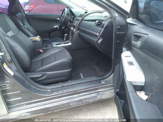 4T1BF1FK4CU046266 - 2012 TOYOTA CAMRY SE/LE/XLE GRAY photo 5