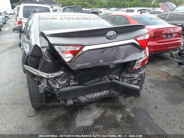 4T1BF1FK5GU561993 - 2016 TOYOTA CAMRY LE/XLE/SE/XSE GRAY photo 6