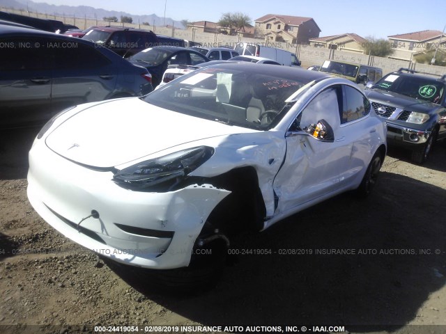 5YJ3E1EAXJF034410 - 2018 TESLA MODEL 3 WHITE photo 2