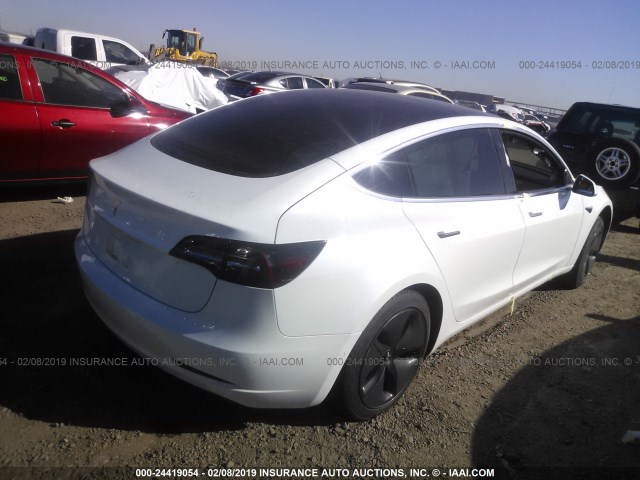 5YJ3E1EAXJF034410 - 2018 TESLA MODEL 3 WHITE photo 4