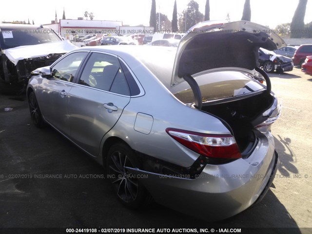 4T1BF1FK6FU010910 - 2015 TOYOTA CAMRY LE/XLE/SE/XSE SILVER photo 3