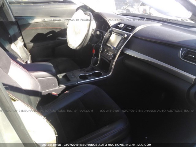 4T1BF1FK6FU010910 - 2015 TOYOTA CAMRY LE/XLE/SE/XSE SILVER photo 5