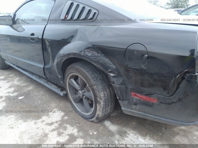 1ZVHT82HX85159065 - 2008 FORD MUSTANG GT BLACK photo 6