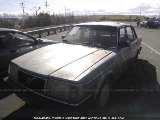 YV1AA8847L1393124 - 1990 VOLVO 240 DL SILVER photo 2