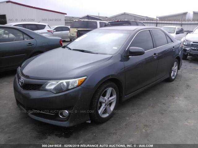 4T1BF1FK8CU056962 - 2012 TOYOTA CAMRY SE/LE/XLE GRAY photo 2