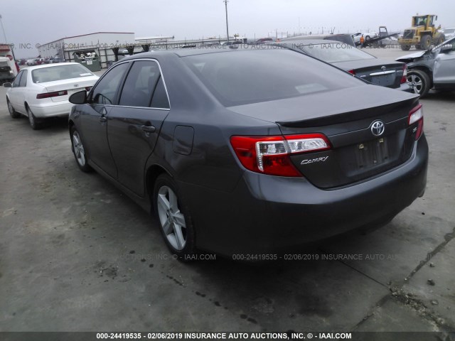 4T1BF1FK8CU056962 - 2012 TOYOTA CAMRY SE/LE/XLE GRAY photo 3