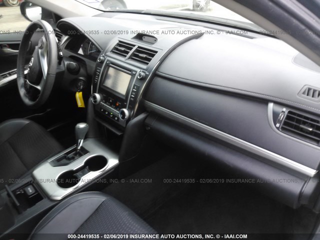 4T1BF1FK8CU056962 - 2012 TOYOTA CAMRY SE/LE/XLE GRAY photo 5