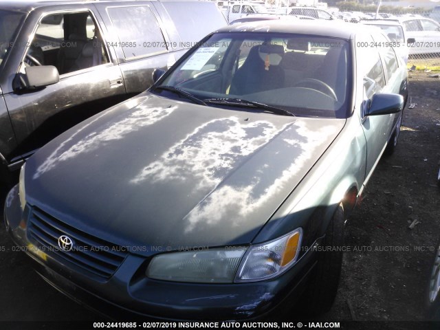 JT2BF22K0W0121498 - 1998 TOYOTA CAMRY CE/LE/XLE GREEN photo 2