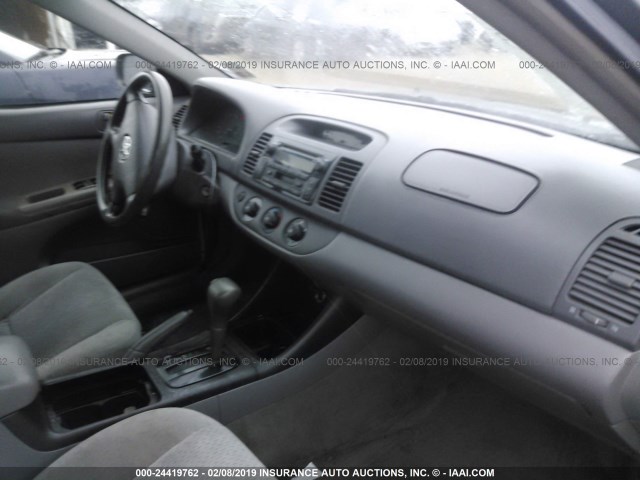 4T1BE32K34U929099 - 2004 TOYOTA CAMRY LE/XLE/SE GRAY photo 5
