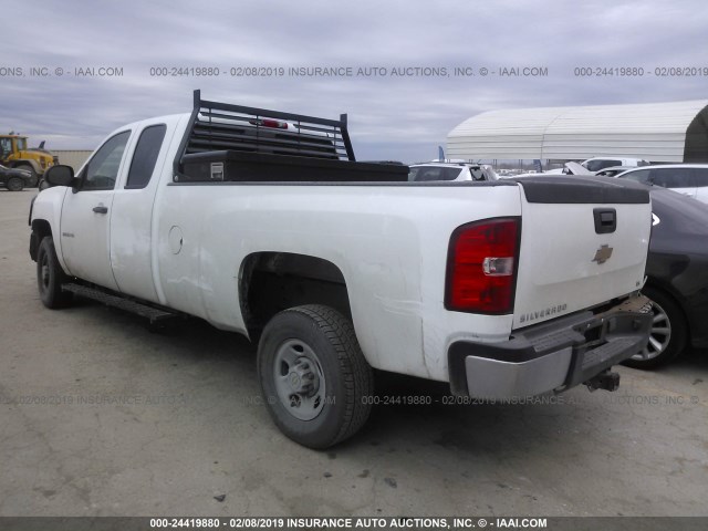 1GCHC49K69E163872 - 2009 CHEVROLET SILVERADO C2500 HEAVY DUTY WHITE photo 3