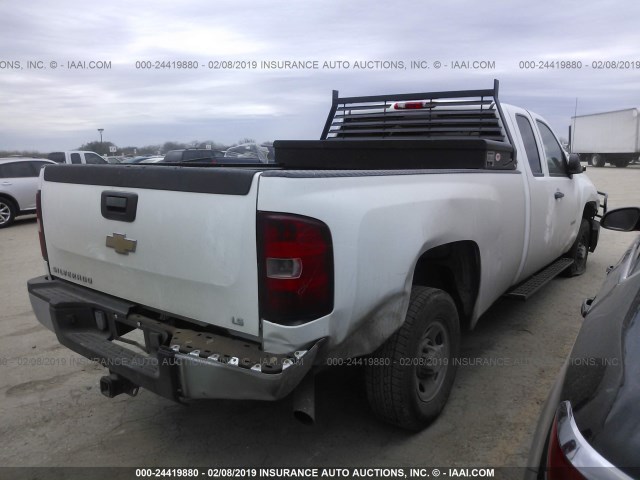 1GCHC49K69E163872 - 2009 CHEVROLET SILVERADO C2500 HEAVY DUTY WHITE photo 4