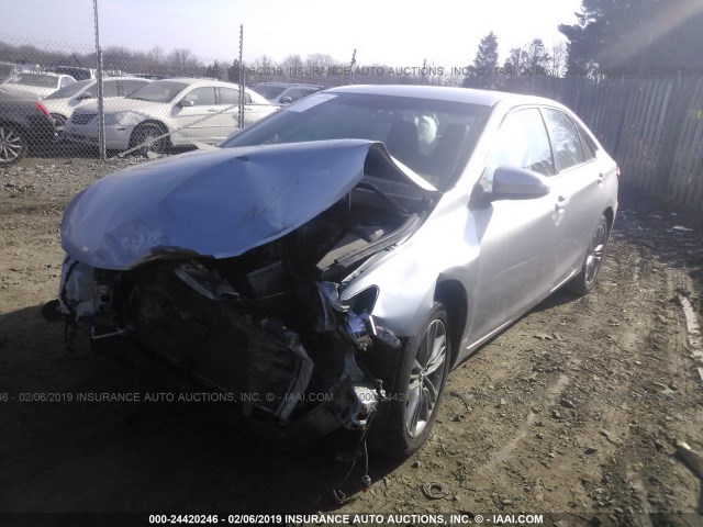 4T1BF1FK4FU906610 - 2015 TOYOTA CAMRY LE/XLE/SE/XSE SILVER photo 2