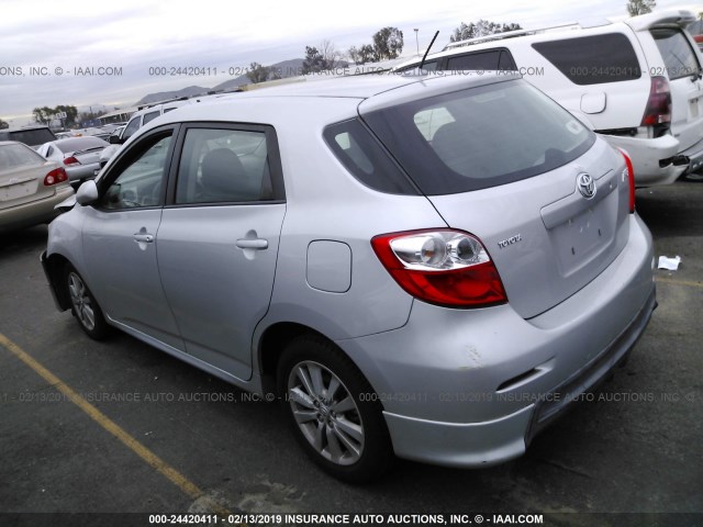 2T1KU4EE6AC406977 - 2010 TOYOTA COROLLA MATRIX  SILVER photo 3
