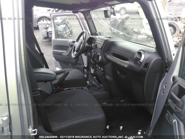 1C4BJWDG9EL196073 - 2014 JEEP WRANGLER UNLIMITE SPORT GRAY photo 5