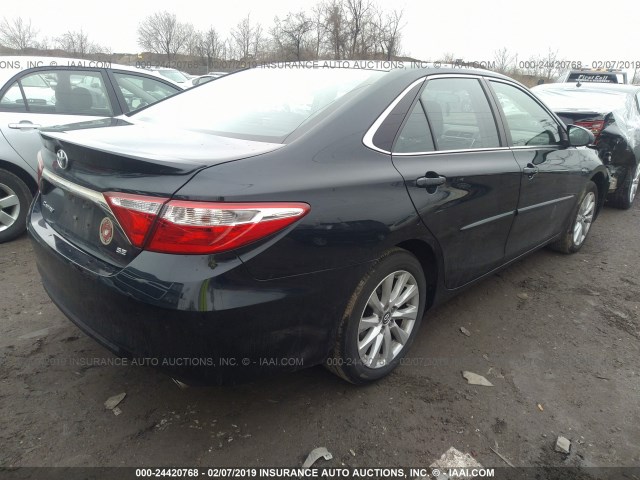 4T1BF1FK6FU478829 - 2015 TOYOTA CAMRY LE/XLE/SE/XSE 深蓝色 照片 4